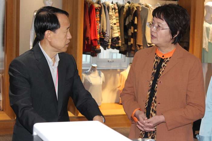 全國總工會到聯(lián)橋集團調(diào)研女職工權(quán)益保障工作