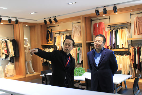 威海市委組織部副部長于松濤一行來聯(lián)橋集團考察調(diào)研