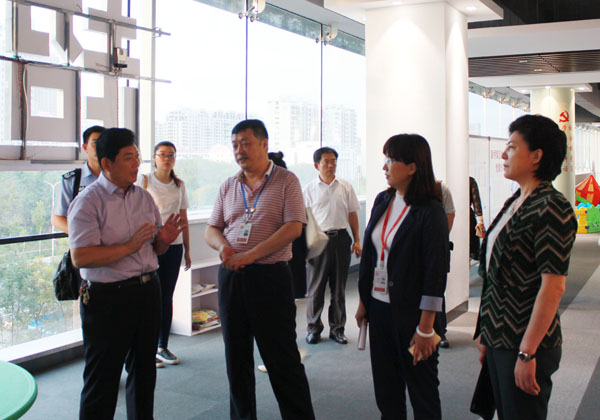 威海市“中國(guó)夢(mèng)·小康情”宣講團(tuán)來聯(lián)橋集團(tuán)參觀考察