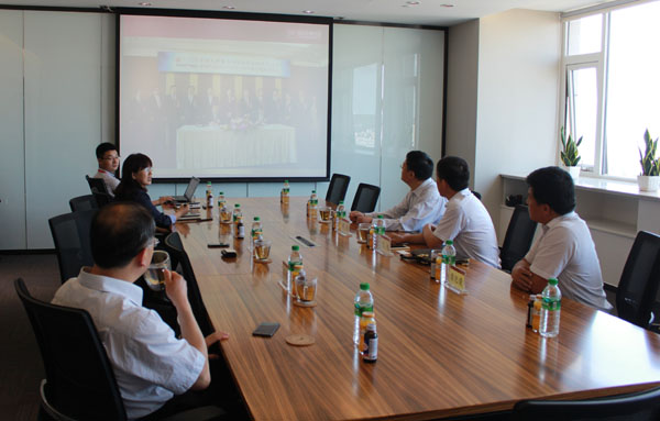 威海市委統(tǒng)戰(zhàn)部副部長(zhǎng)、市工商聯(lián)黨組書記陳文一行來聯(lián)橋集團(tuán)走訪調(diào)研