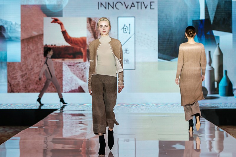 “創(chuàng)意 · 跨越 國(guó)家毛衫紗線資源共享平臺(tái)啟動(dòng)儀式”在威海聯(lián)橋集團(tuán)盛裝啟幕(圖34) “創(chuàng)意 · 跨越 國(guó)家毛衫紗線資源共享平臺(tái)啟動(dòng)儀式”在威海聯(lián)橋集團(tuán)盛裝啟幕(圖34)