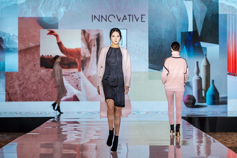 “創(chuàng)意 · 跨越 國(guó)家毛衫紗線資源共享平臺(tái)啟動(dòng)儀式”在威海聯(lián)橋集團(tuán)盛裝啟幕(圖36) “創(chuàng)意 · 跨越 國(guó)家毛衫紗線資源共享平臺(tái)啟動(dòng)儀式”在威海聯(lián)橋集團(tuán)盛裝啟幕(圖36)