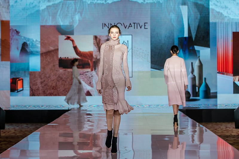 “創(chuàng)意 · 跨越 國(guó)家毛衫紗線資源共享平臺(tái)啟動(dòng)儀式”在威海聯(lián)橋集團(tuán)盛裝啟幕(圖37) “創(chuàng)意 · 跨越 國(guó)家毛衫紗線資源共享平臺(tái)啟動(dòng)儀式”在威海聯(lián)橋集團(tuán)盛裝啟幕(圖37)