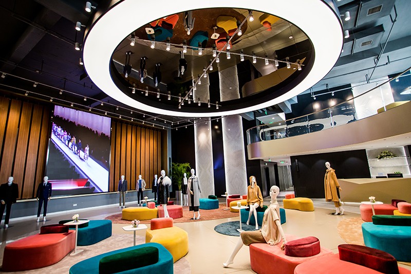 微信圖片_20181129214224.jpg “創(chuàng)意 · 跨越 國(guó)家毛衫紗線資源共享平臺(tái)啟動(dòng)儀式”在威海聯(lián)橋集團(tuán)盛裝啟幕(圖24)