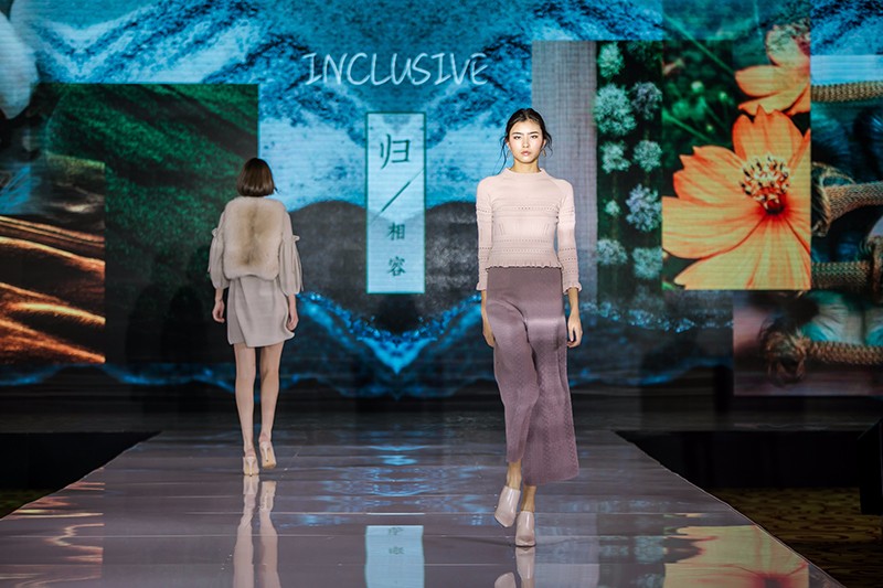 “創(chuàng)意 · 跨越 國(guó)家毛衫紗線資源共享平臺(tái)啟動(dòng)儀式”在威海聯(lián)橋集團(tuán)盛裝啟幕(圖42) “創(chuàng)意 · 跨越 國(guó)家毛衫紗線資源共享平臺(tái)啟動(dòng)儀式”在威海聯(lián)橋集團(tuán)盛裝啟幕(圖42)