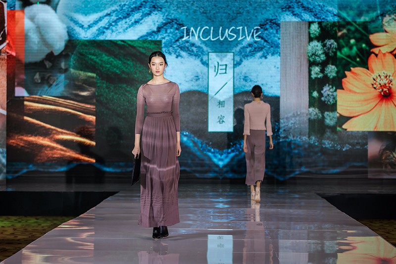 “創(chuàng)意 · 跨越 國(guó)家毛衫紗線資源共享平臺(tái)啟動(dòng)儀式”在威海聯(lián)橋集團(tuán)盛裝啟幕(圖43) “創(chuàng)意 · 跨越 國(guó)家毛衫紗線資源共享平臺(tái)啟動(dòng)儀式”在威海聯(lián)橋集團(tuán)盛裝啟幕(圖43)