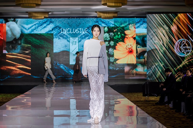 “創(chuàng)意 · 跨越 國(guó)家毛衫紗線資源共享平臺(tái)啟動(dòng)儀式”在威海聯(lián)橋集團(tuán)盛裝啟幕(圖44) “創(chuàng)意 · 跨越 國(guó)家毛衫紗線資源共享平臺(tái)啟動(dòng)儀式”在威海聯(lián)橋集團(tuán)盛裝啟幕(圖44)