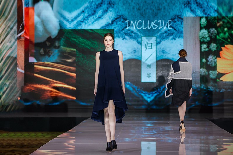 “創(chuàng)意 · 跨越 國(guó)家毛衫紗線資源共享平臺(tái)啟動(dòng)儀式”在威海聯(lián)橋集團(tuán)盛裝啟幕(圖48) “創(chuàng)意 · 跨越 國(guó)家毛衫紗線資源共享平臺(tái)啟動(dòng)儀式”在威海聯(lián)橋集團(tuán)盛裝啟幕(圖48)