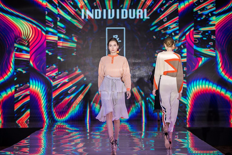 “創(chuàng)意 · 跨越 國(guó)家毛衫紗線資源共享平臺(tái)啟動(dòng)儀式”在威海聯(lián)橋集團(tuán)盛裝啟幕(圖54) “創(chuàng)意 · 跨越 國(guó)家毛衫紗線資源共享平臺(tái)啟動(dòng)儀式”在威海聯(lián)橋集團(tuán)盛裝啟幕(圖54)