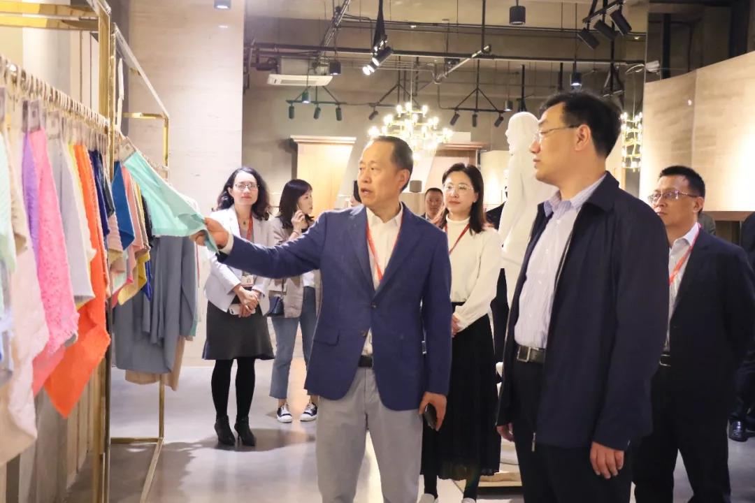 高新區(qū)黨工委委員、紀(jì)工委書記王役兵到聯(lián)橋集團(tuán)調(diào)研