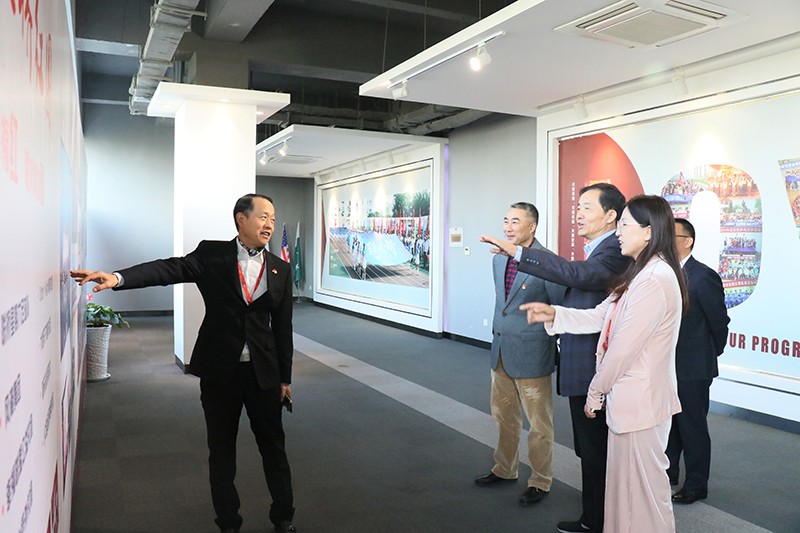 微信圖片_20191101164213.jpg 中國(guó)出口信用保險(xiǎn)公司領(lǐng)導(dǎo)到聯(lián)橋集團(tuán)調(diào)研(圖2)