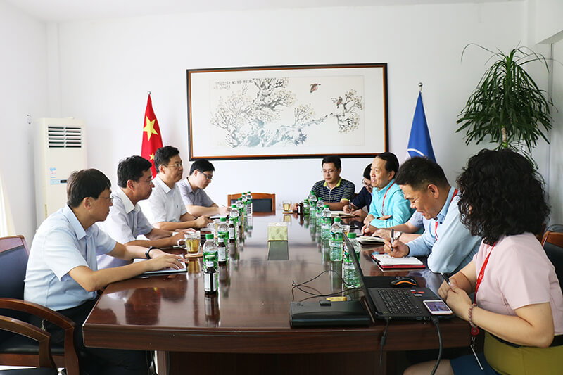 威海市委政研室、市中小企業(yè)局領(lǐng)導(dǎo)來聯(lián)橋新材調(diào)研