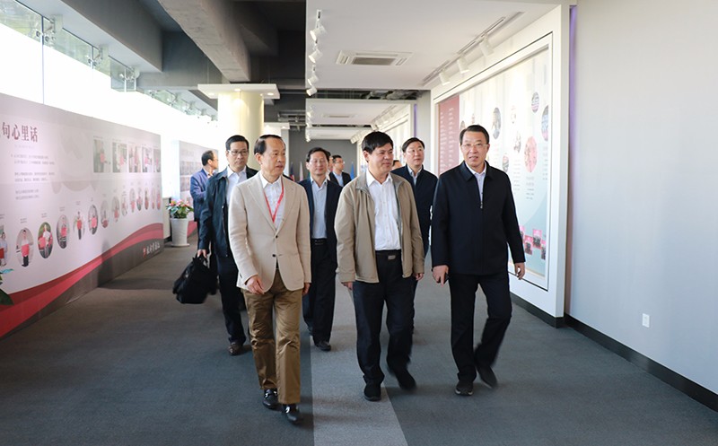 威海市副市長張偉一行來聯(lián)橋集團調(diào)研
