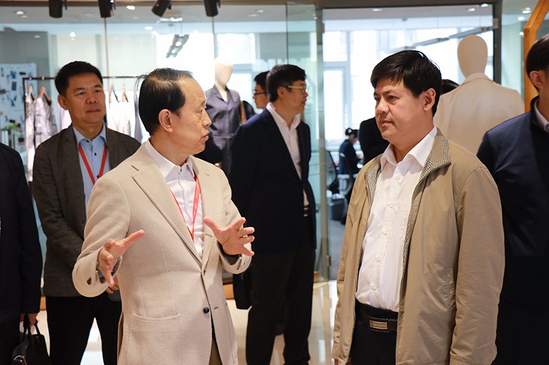 威海市副市長張偉一行來聯(lián)橋集團(tuán)調(diào)研(圖3) 威海市副市長張偉一行來聯(lián)橋集團(tuán)調(diào)研(圖3)