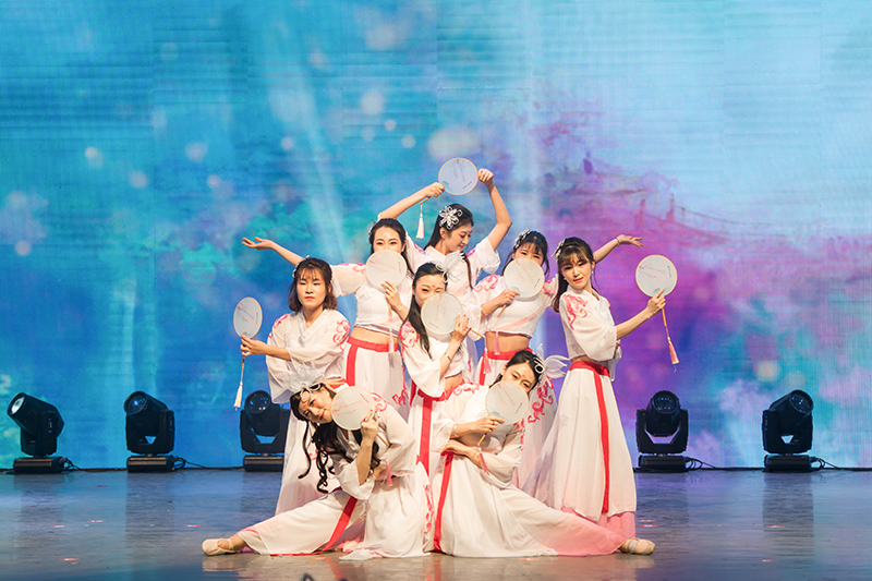 歡欣鼓舞迎新春，滿懷豪情攀高峰 | 聯(lián)橋集團(tuán)2020迎新春聯(lián)歡晚會激情開演(圖20)