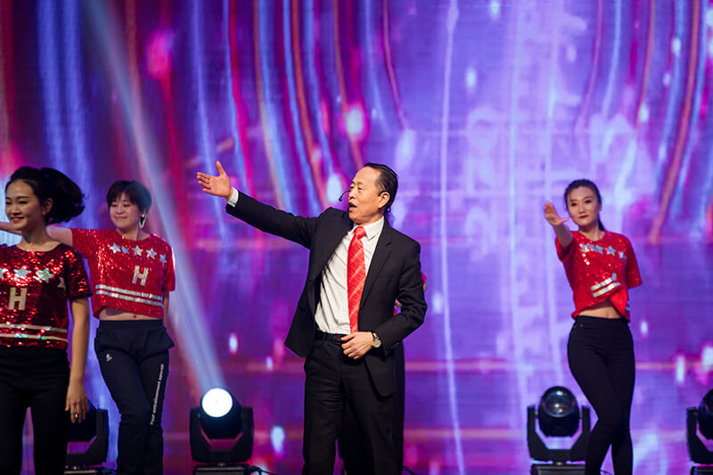 歡欣鼓舞迎新春，滿懷豪情攀高峰 | 聯(lián)橋集團(tuán)2020迎新春聯(lián)歡晚會激情開演(圖46)