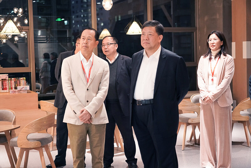 吉林大學黨委書記姜治瑩一行到聯(lián)橋集團調(diào)研(圖1) 吉林大學黨委書記姜治瑩一行到聯(lián)橋集團調(diào)研(圖1)