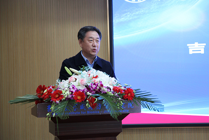 聯(lián)橋集團(tuán)黨委書記、董事長慕镕鍵當(dāng)選為吉林大學(xué)威海校友會首任會長(圖5)