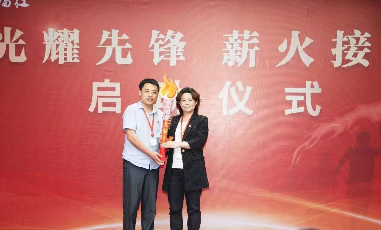 光耀先鋒 薪火接力 傳遞先鋒精神，踐行黨員使命，開拓全新事業(yè) 趙春遐—祁建英